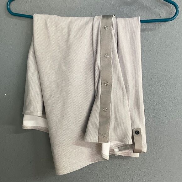 Lululemon Gray and white striped infinity Snap Button scarf 30” by 28” #719 - Picture 1 of 3